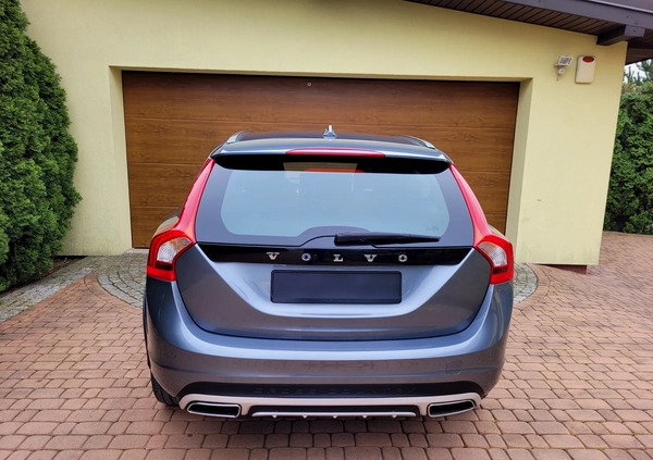 Volvo V60 Cross Country cena 68800 przebieg: 199000, rok produkcji 2017 z Opoczno małe 436